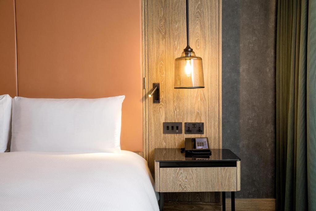 Hilton London Bankside Room Type - Junior King Suite - Lounge Access