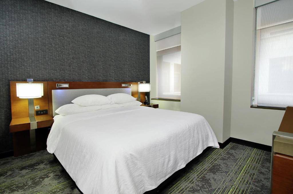 Embassy Suites Pittsburgh-Downtown Room Type - Two-Bedroom Suite with Two King Beds
