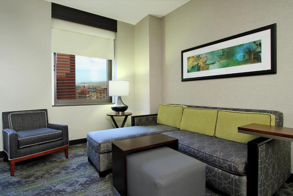 Embassy Suites Pittsburgh-Downtown Room Type - One-Bedroom Queen Suite with Two Queen Beds
