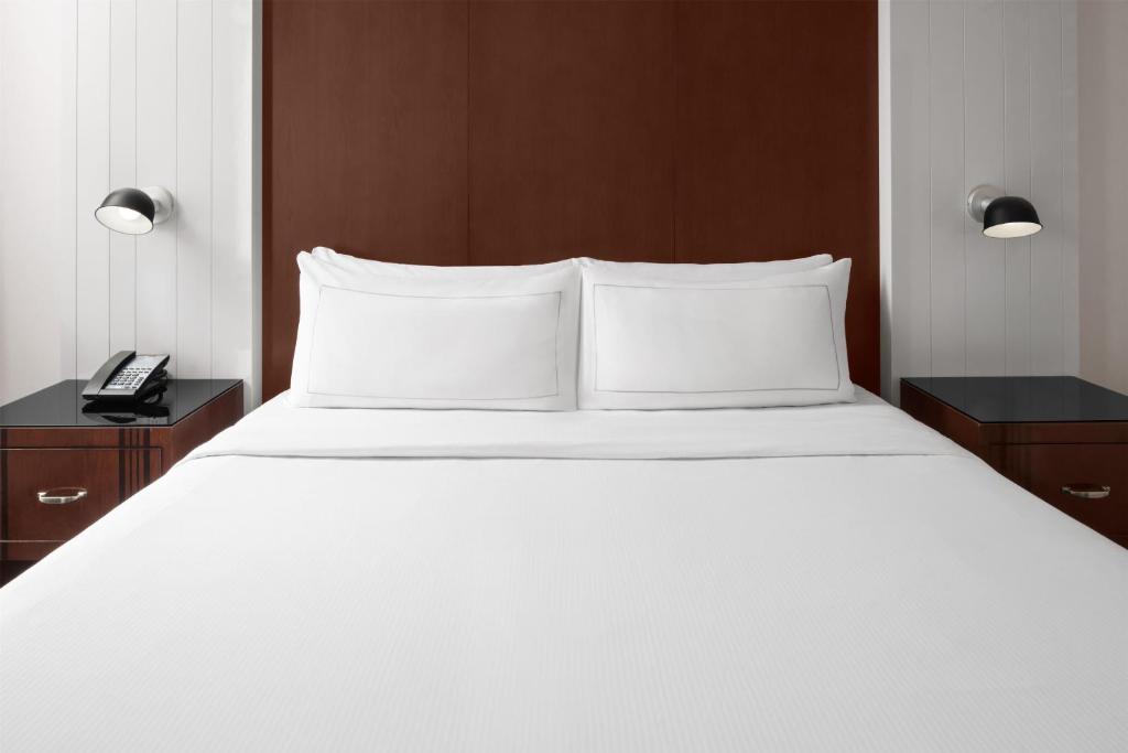 Hilton Brooklyn New York Room Type - Executive King Room with Lounge Access