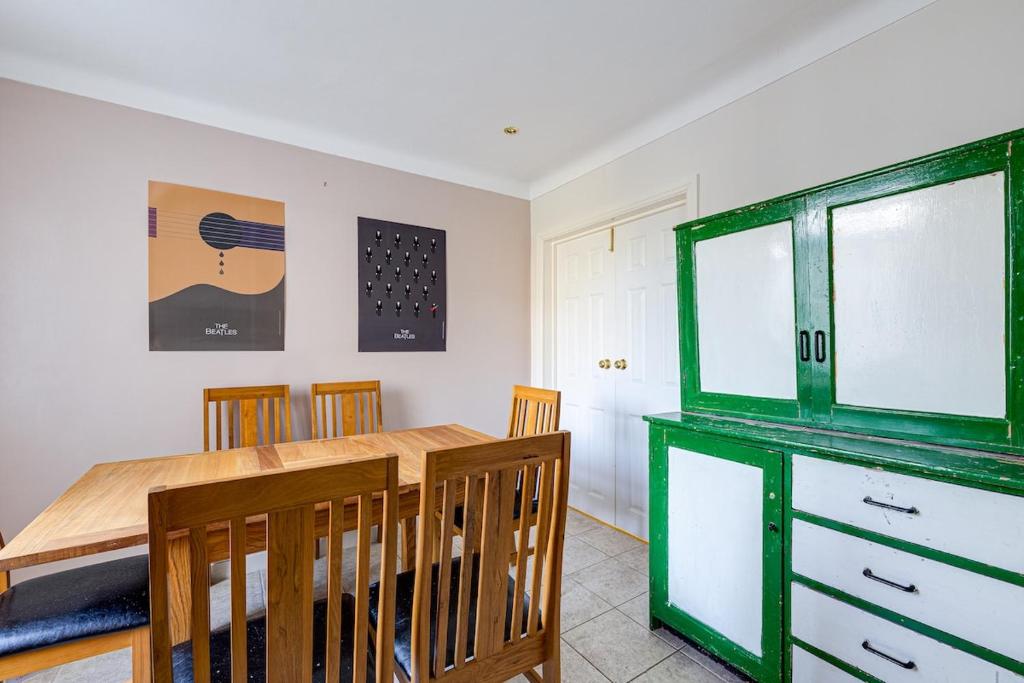 George Harrison's Former 3Bed Home in Liverpool - Tap to explore photos