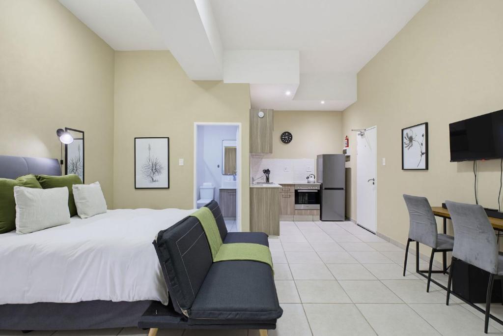 No Loadshedding Fast WiFi Lux Apartment