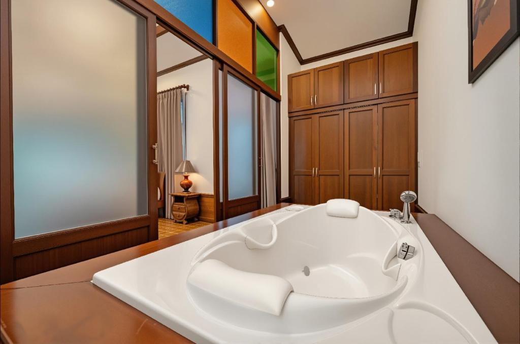 Monmuang ChiangMai resort Room Type - King Suite with Balcony