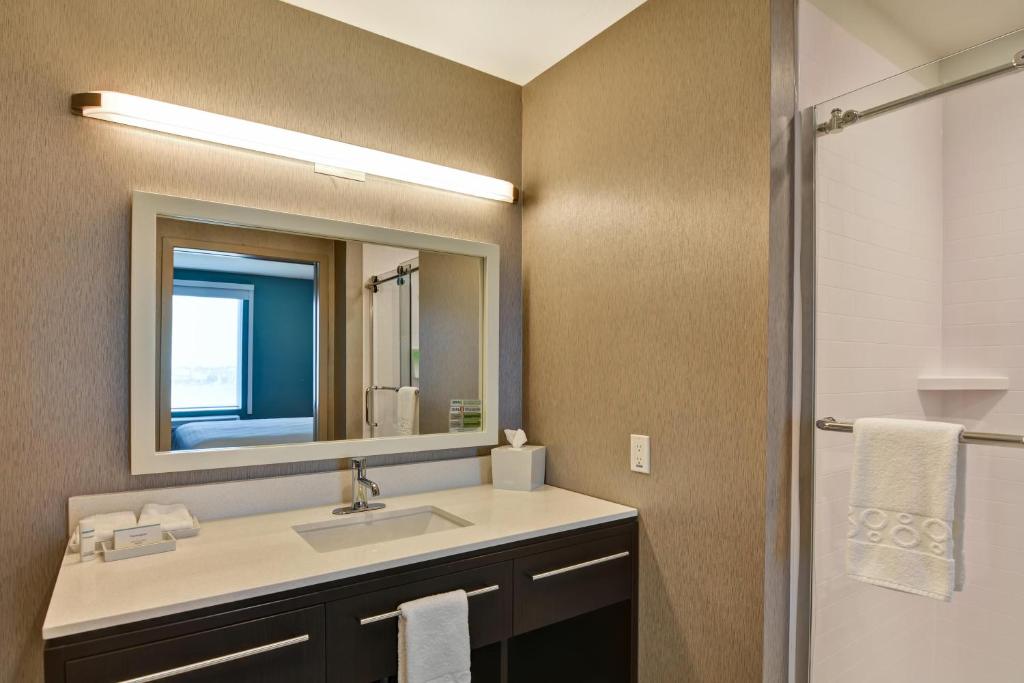 Home2 Suites by Hilton Palmdale, CA Room Type - King Studio Suite - Hearing Access/Non-Smoking