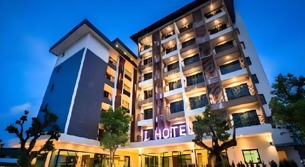 L Hotel