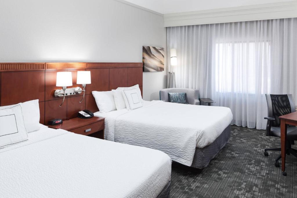 Courtyard by Marriott Birmingham Trussville - Tap to explore photos