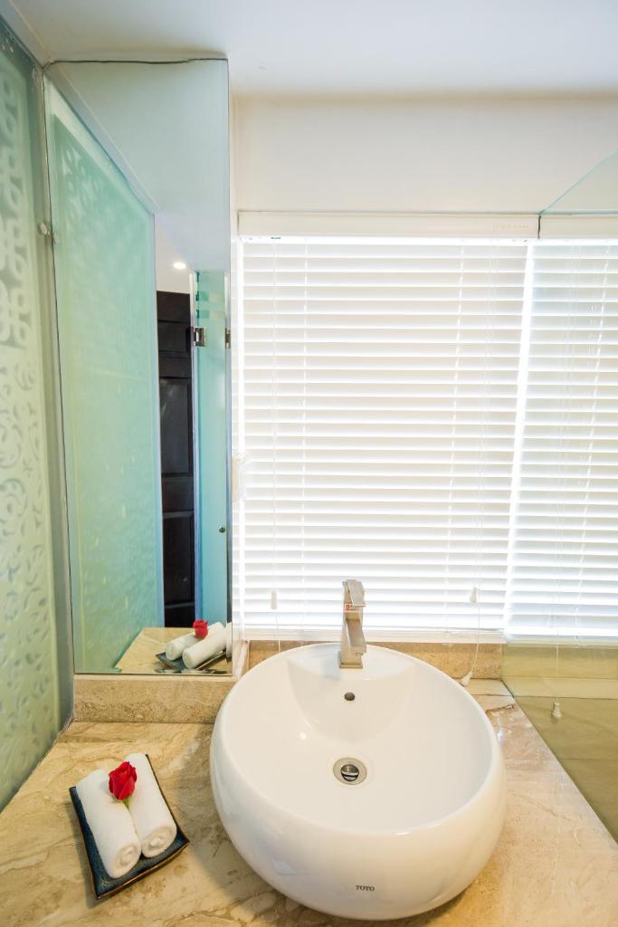 Little Hanoi Deluxe Hotel