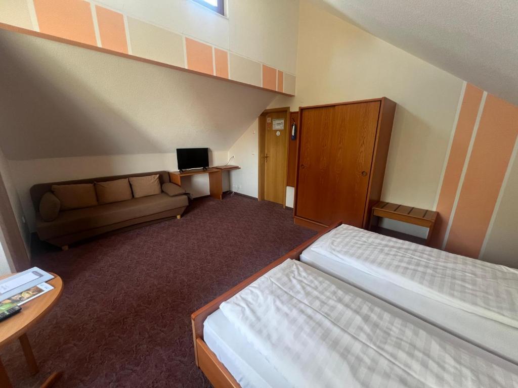 Hotel Daub Room Type - Quadruple Room