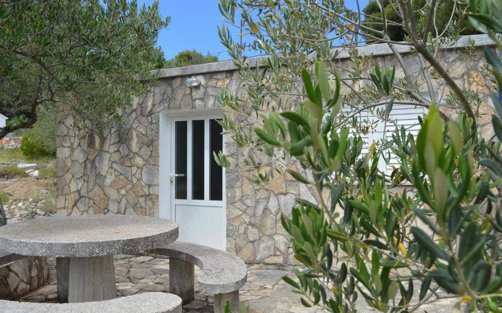Studio Stomorska with sea view10 photo 1