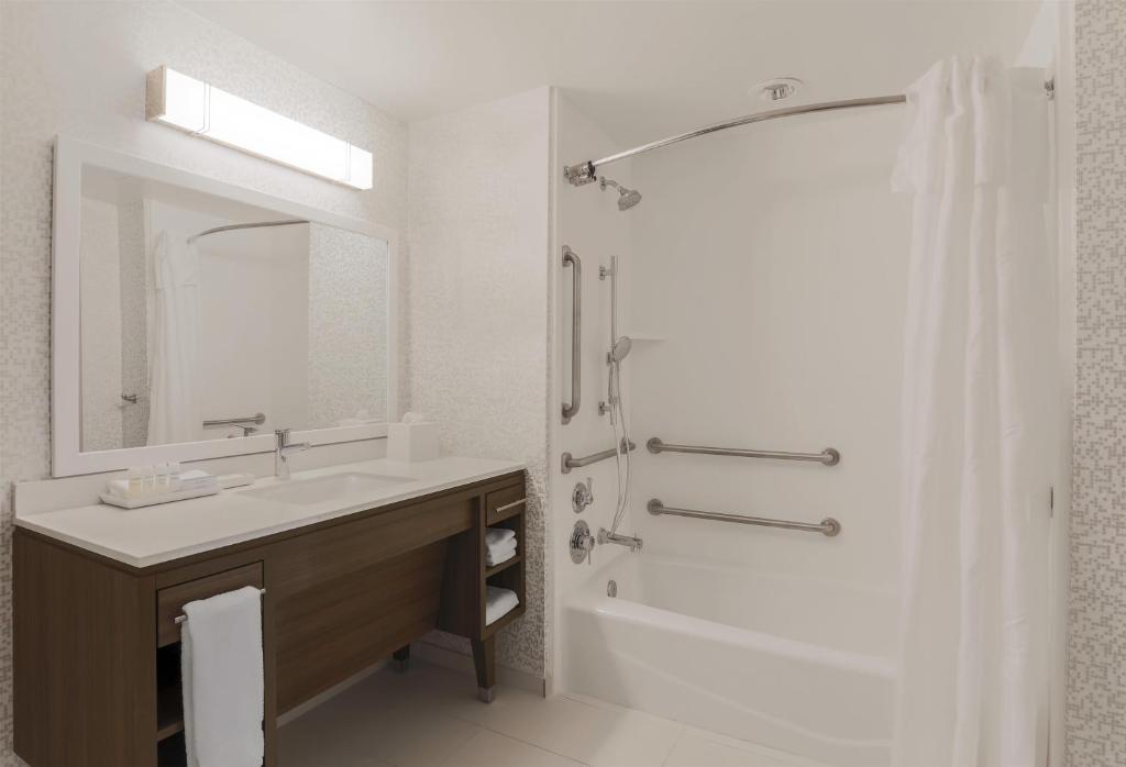Home2 Suites by Hilton West Sacramento Room Type - Queen Studio - Mobility Access/Non-Smoking