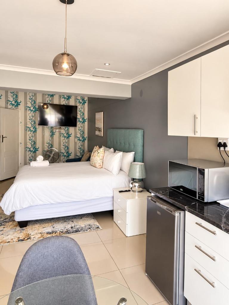 West Gemini Guesthouse Room Type - Queen Studio