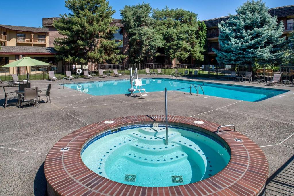Red Lion Hotel Pasco Airport & Conference Center photo 1