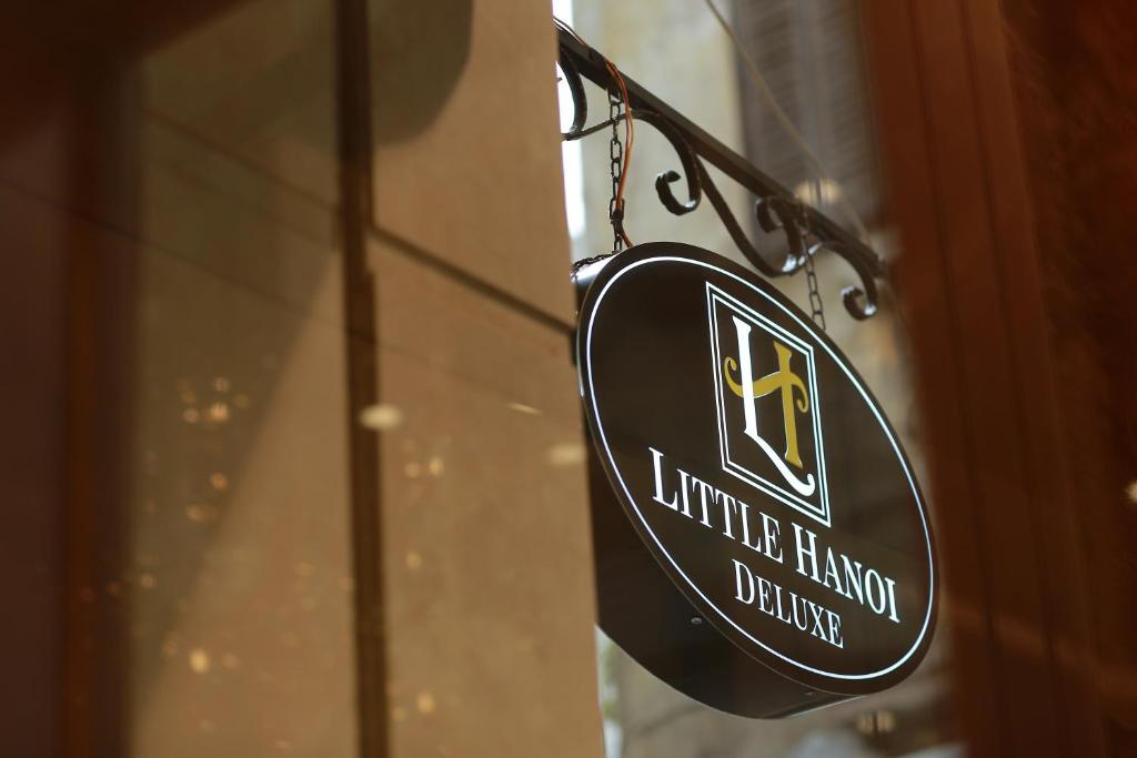 Little Hanoi Deluxe Hotel - Tap to explore photos