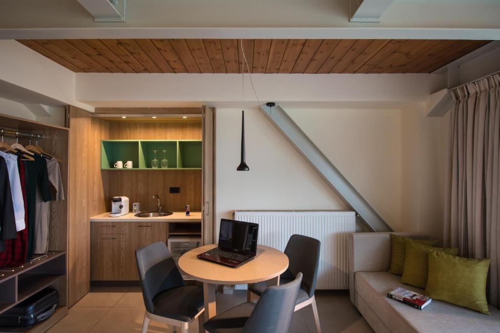 Сьюит (Полулюкс с видом на море), Infinity City Boutique Hotel