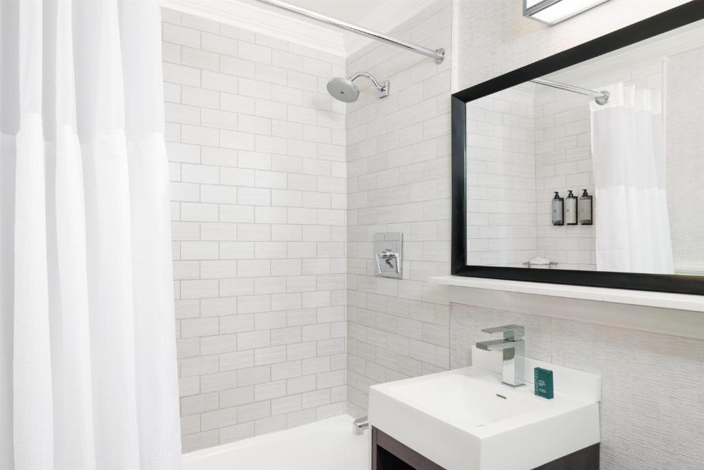 Hilton Boston Park Plaza Room Type - Superior King Room