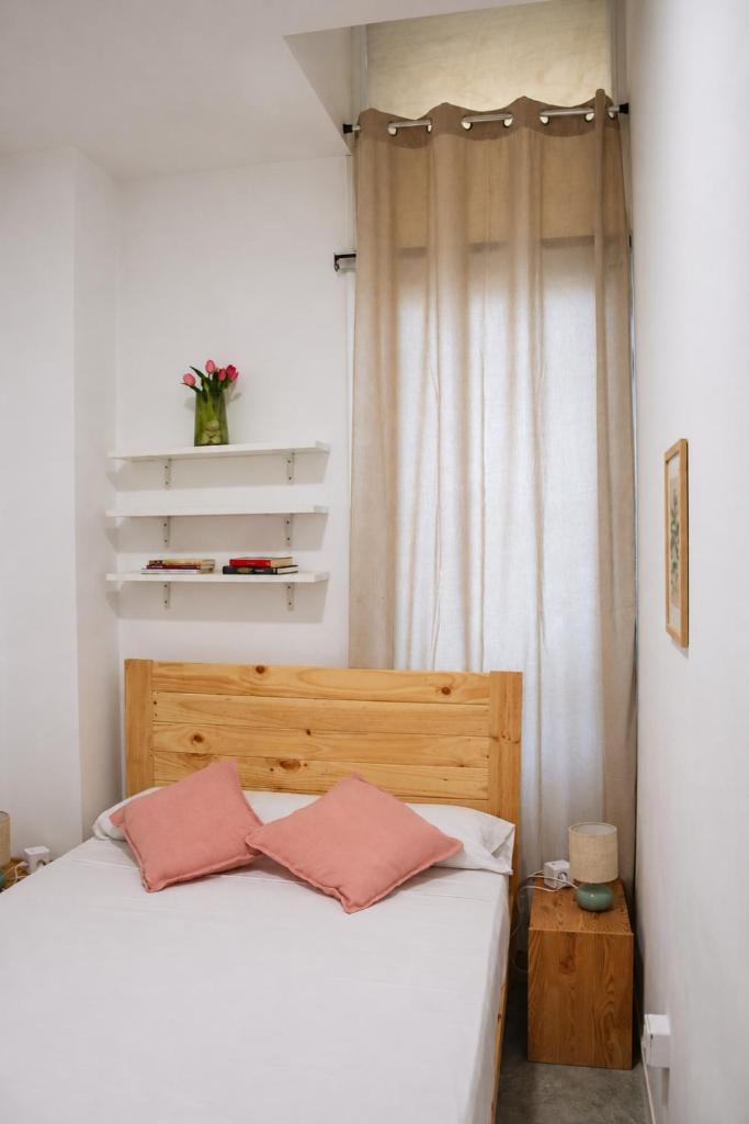 UP Hostel Valencia Room Type - Standard Double Room with Shared Bathroom