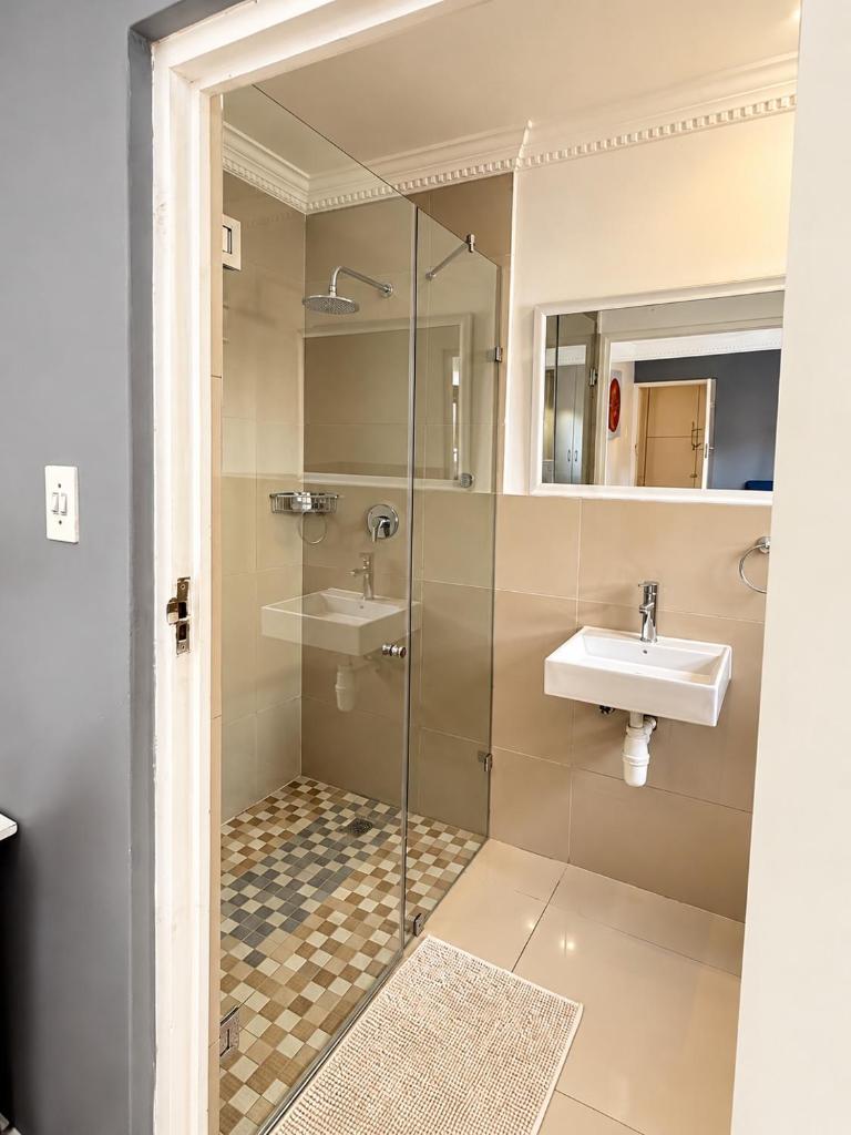 West Gemini Guesthouse Room Type - Junior King Room 
