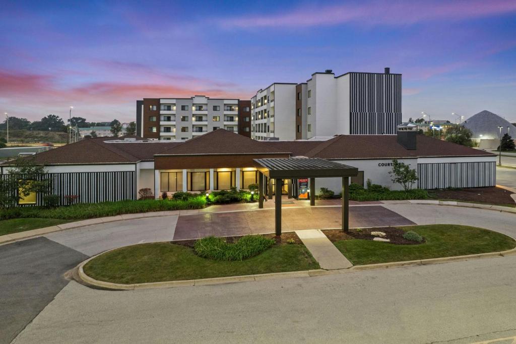 Courtyard by Marriott Chicago O'Hare
