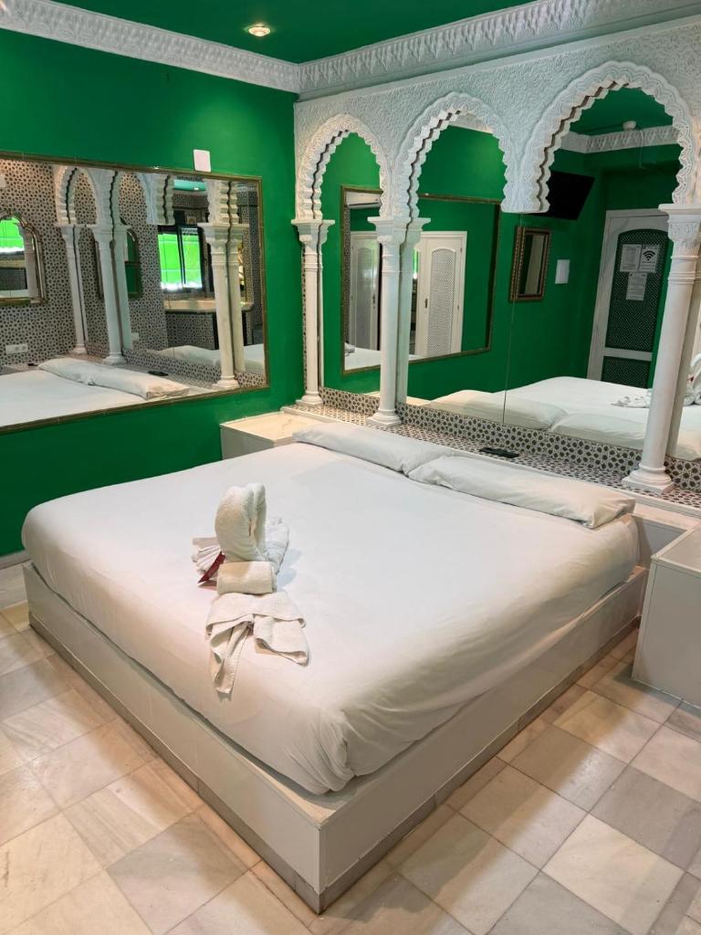 Hostal Avenida Andalucia - Solo Adultos