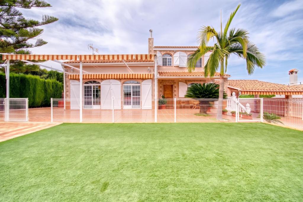 Family Villa in Benifayó with Year-Round Private Pool, Mallorca