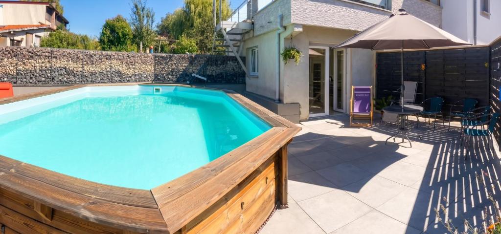 Appartement spacieux avec terrasse et jardin a Lohr, 120 m2.