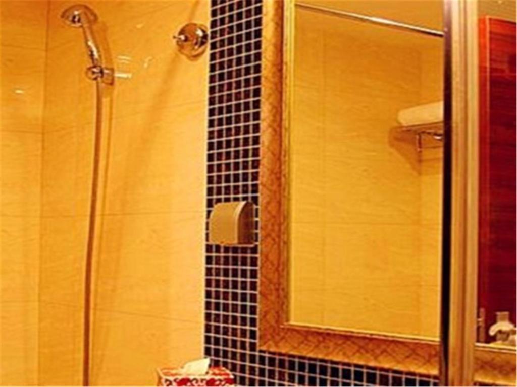 Двухместный (Economy Twin Room with no window and no star), Beijing Xihua Hotel