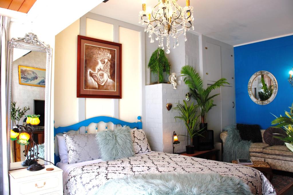 The Green Dragon Tavern Suite-Picton