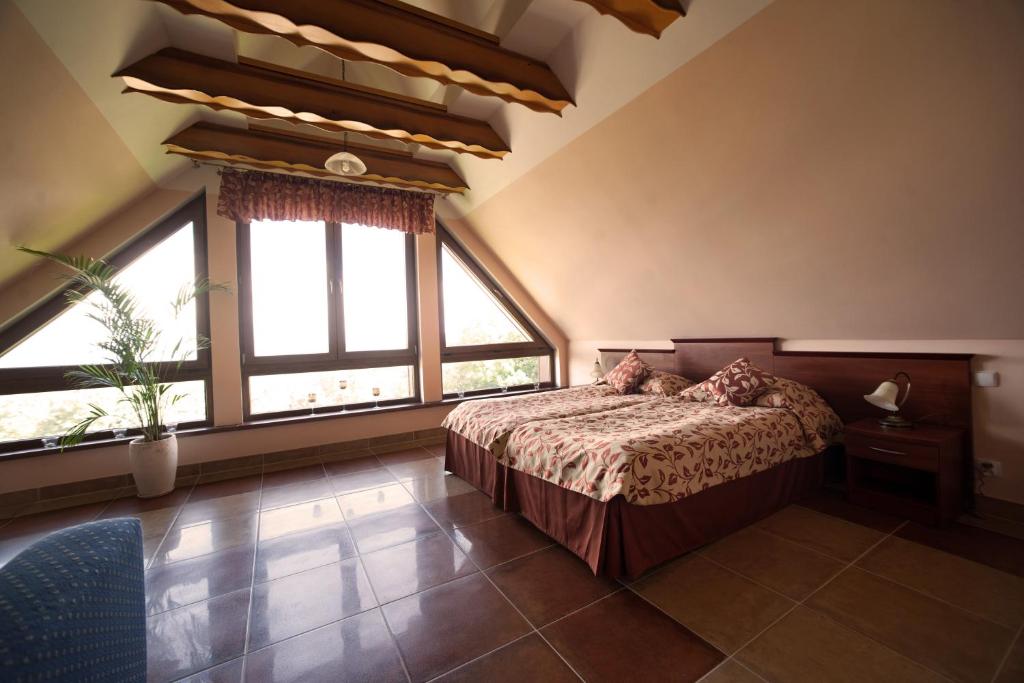 Hotel Concordia Room Type - Triple Room with Sofa Bed and Balcony