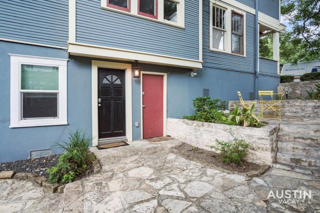 Prime Location w King Accommodations Near Downtown