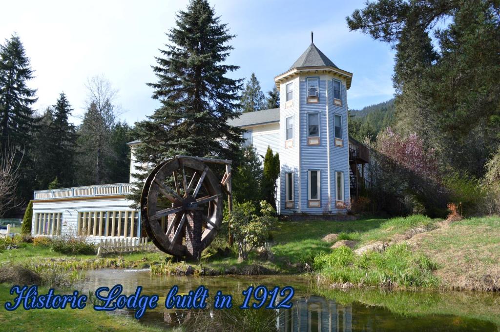 Alexander's Lodge image