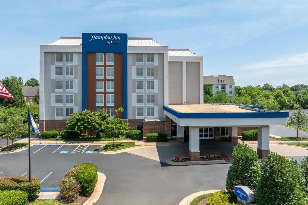 Hampton Inn by Hilton Dulles/Cascades - Tap to explore photos