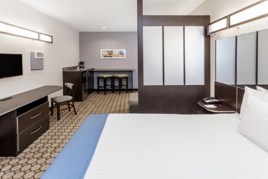 Microtel Inn and Suites Elkhart photo 3