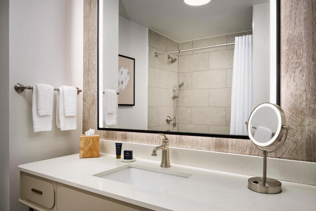 Hampton Inn & Suites by Hilton Tahoe-Truckee Room Type - Queen Room with Two Queen Beds