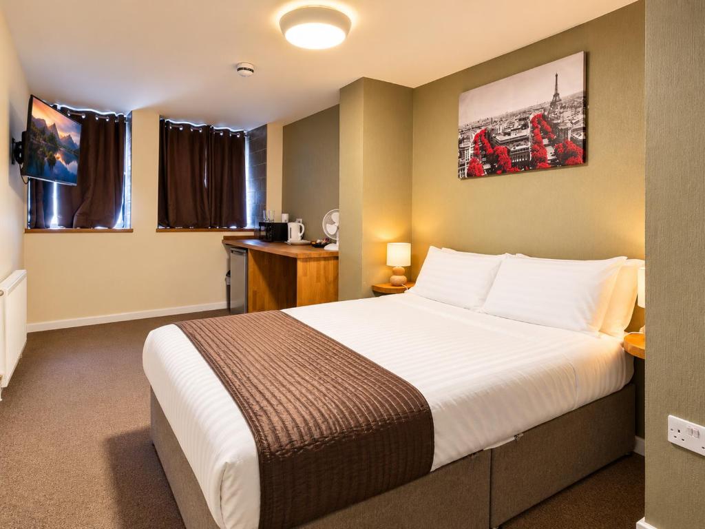 Central Hotel Gloucester Room Type - Deluxe Double Room