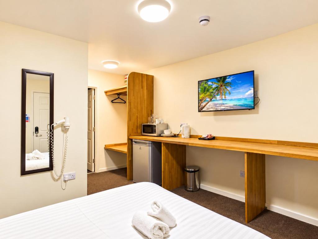 Central Hotel Gloucester Room Type - Deluxe Family Room Central Hotel Gloucester Room Type - Deluxe Family Room