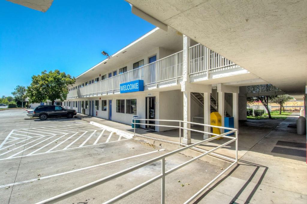 Motel 6-Redding, CA - North photo 3