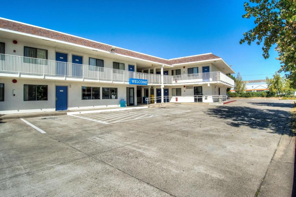 Motel 6-Redding, CA - North photo 4