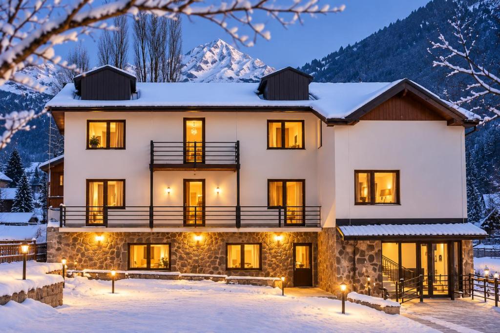 Roza Mountain View Guesthouse