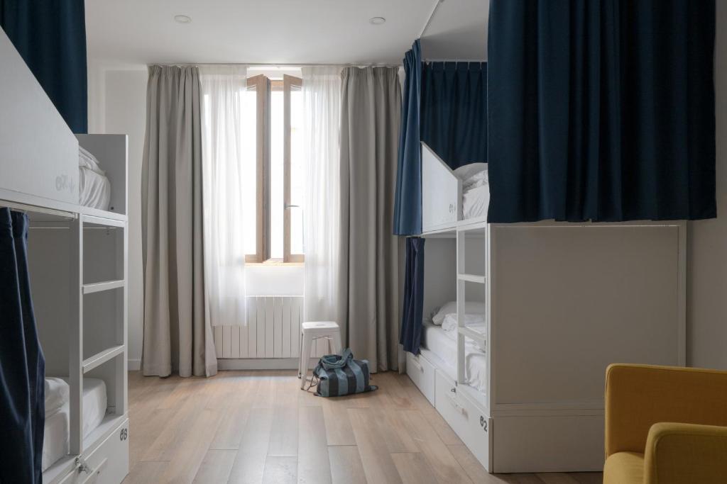 SLO Hostel Lyon Saxe Room Type - Bunk Bed in 4-Bed Mixed Dormitory Room