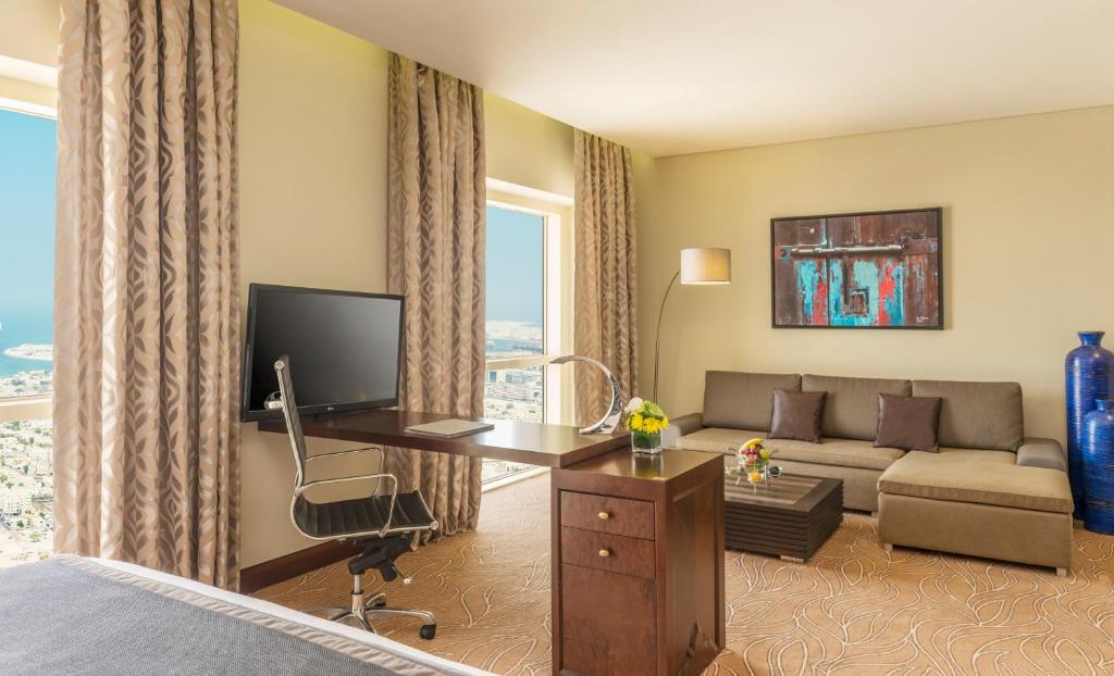 Сьюит (Суперлюкс), Отель Millennium Plaza Hotel