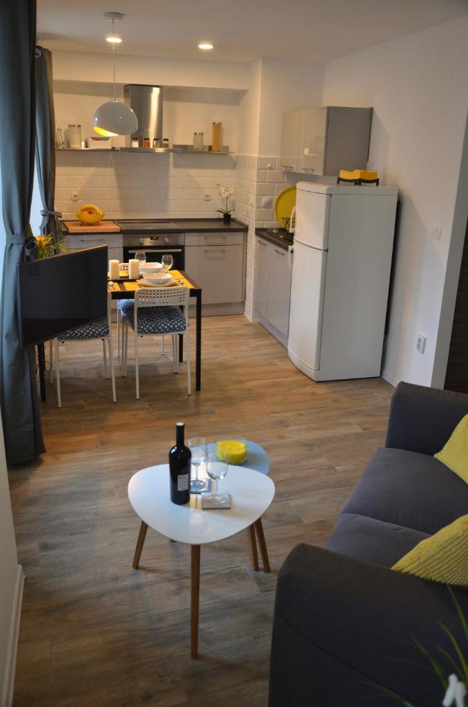 Dinghy Apartment photo 1