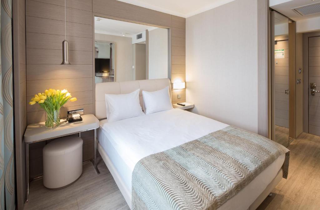 TITANIC Comfort Mitte Room Type - Standard Double Room