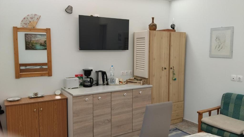 Tsaner Apartment and Rooms - Tap to explore photos