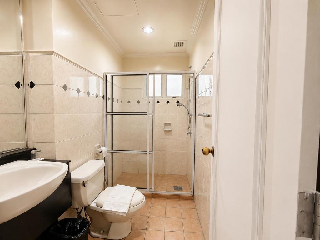 Stayinn Gateway Hotel Apartment - Tap to explore photos