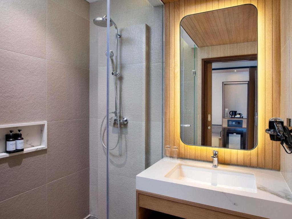 Mercure Pangkalan Bun Room Type - Premium Superior Twin Room