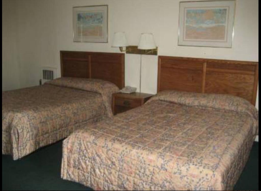 Arbor Inn Motor Lodge image