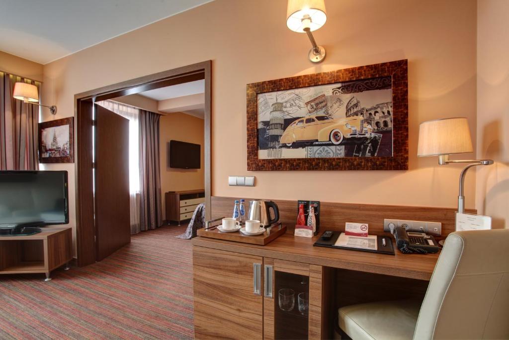 Сьюит (Полулюкс), Haston City Hotel