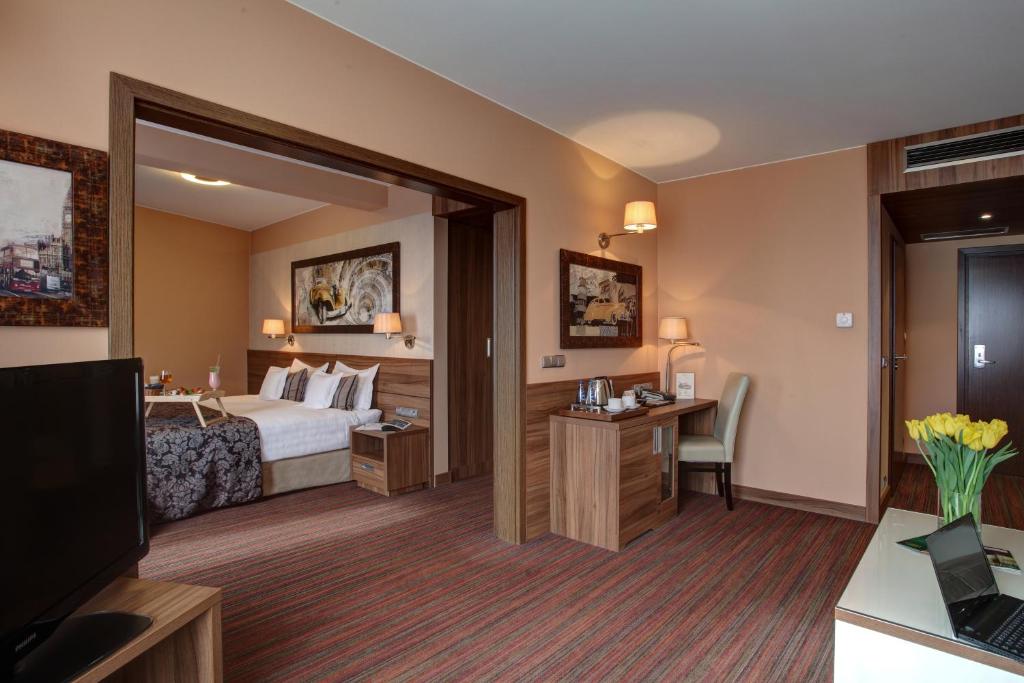 Сьюит (Полулюкс), Haston City Hotel