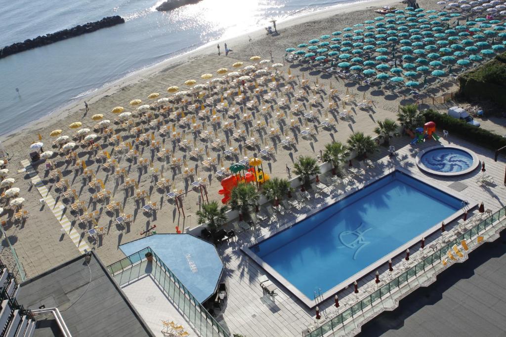 Mediterraneo Resort - Tap to explore photos