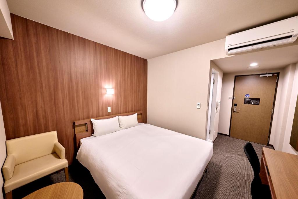 Smile Hotel Hakataekimae - Tap to explore photos